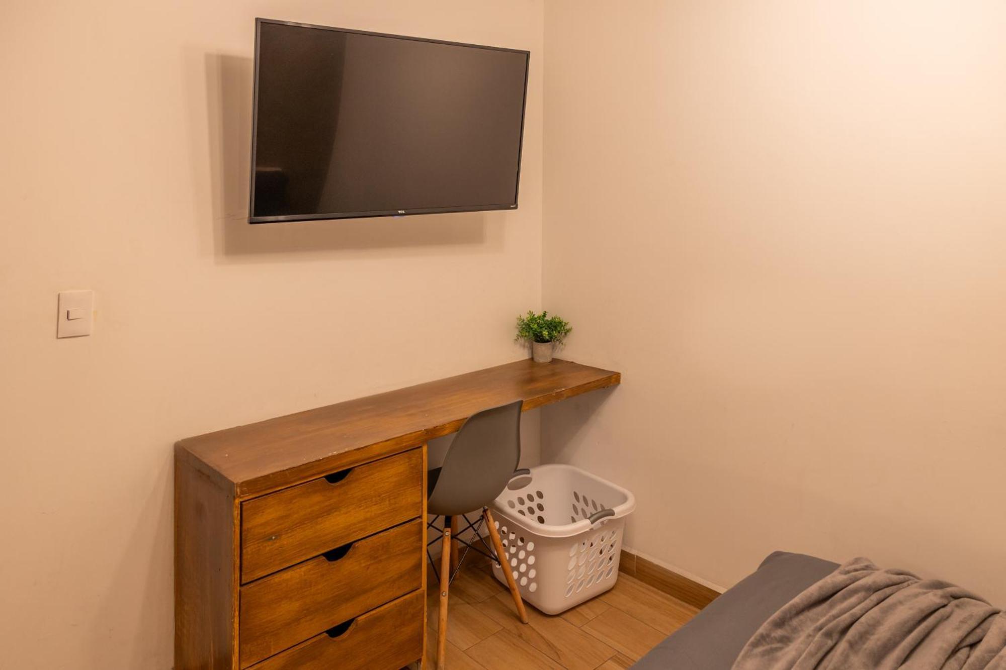 Holiday home Posh Polanco Tvs And Desks In Each *