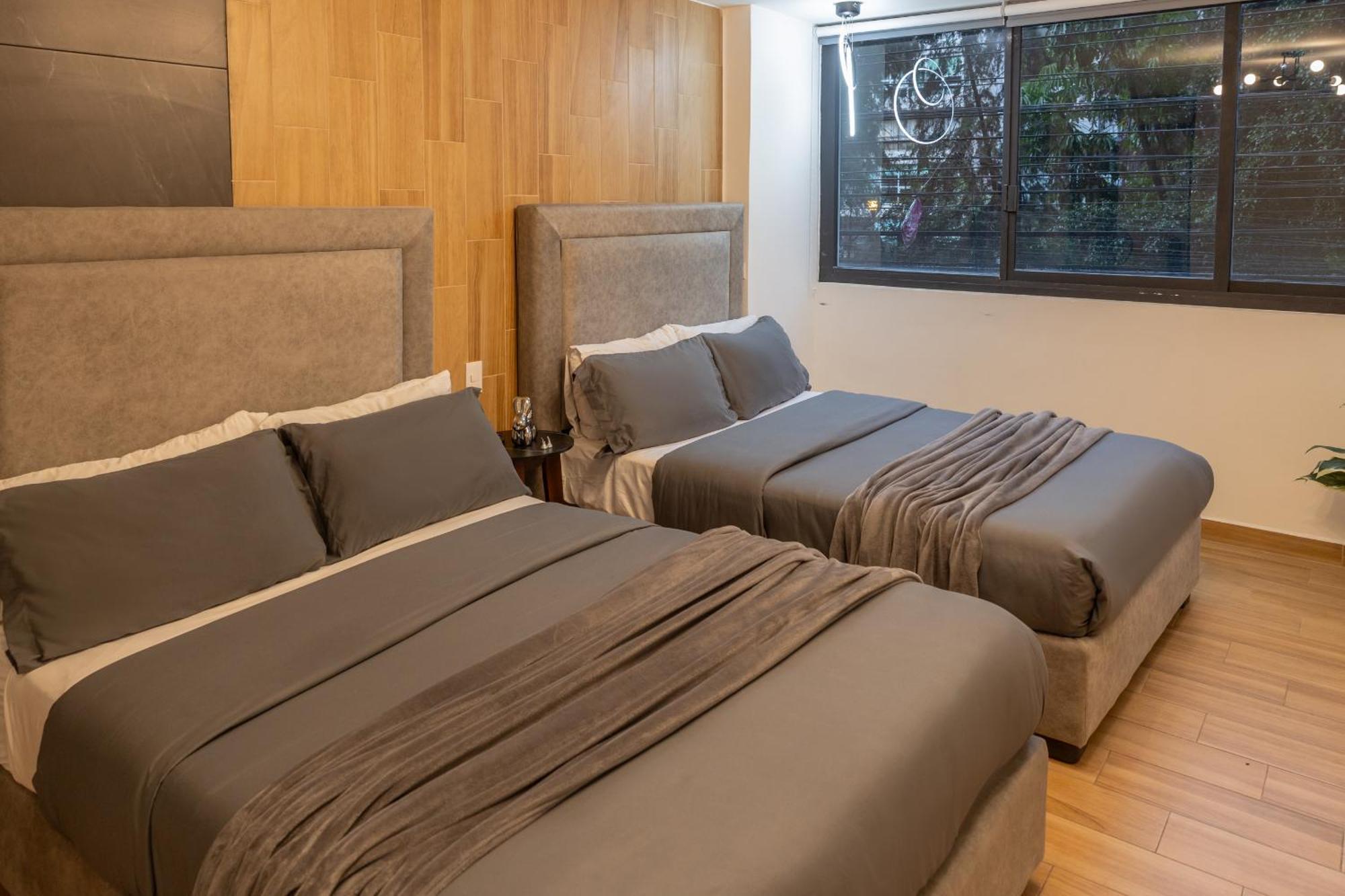 Holiday home Posh Polanco Tvs And Desks In Each *