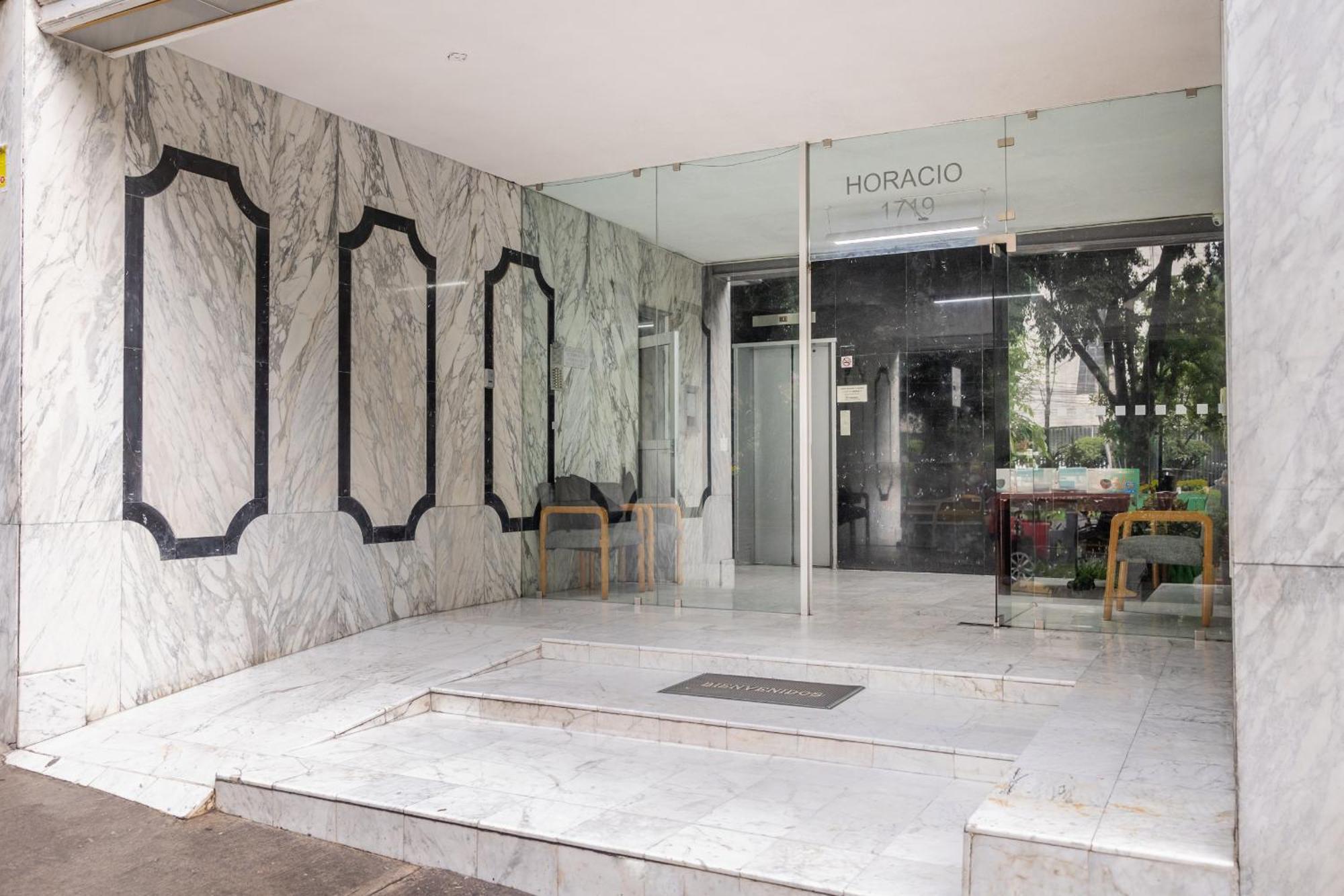 Posh Polanco Tvs And Desks In Each Holiday home