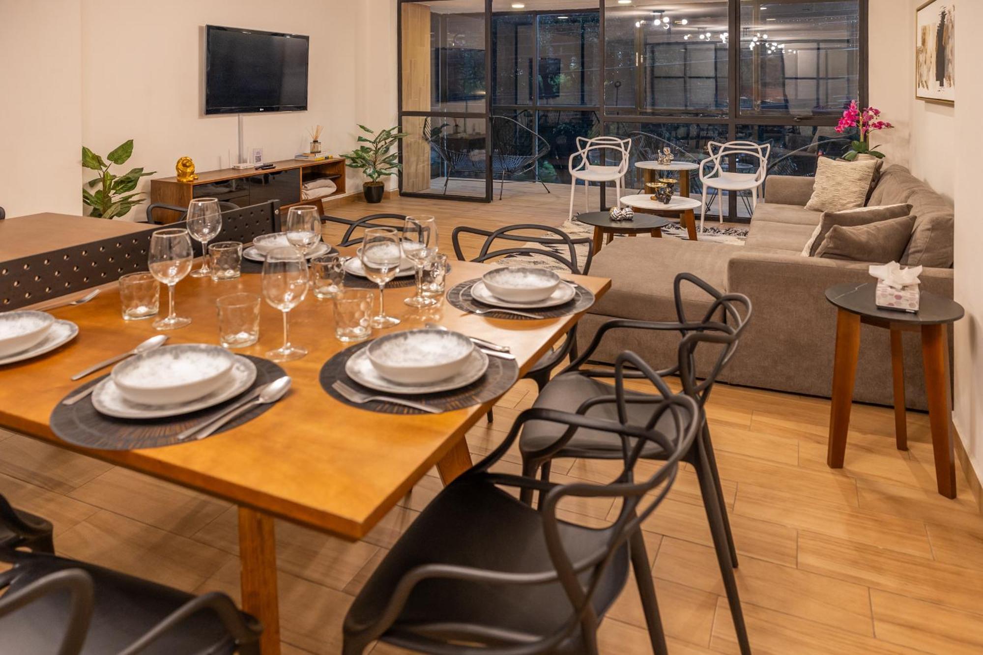 Holiday home Posh Polanco Tvs And Desks In Each