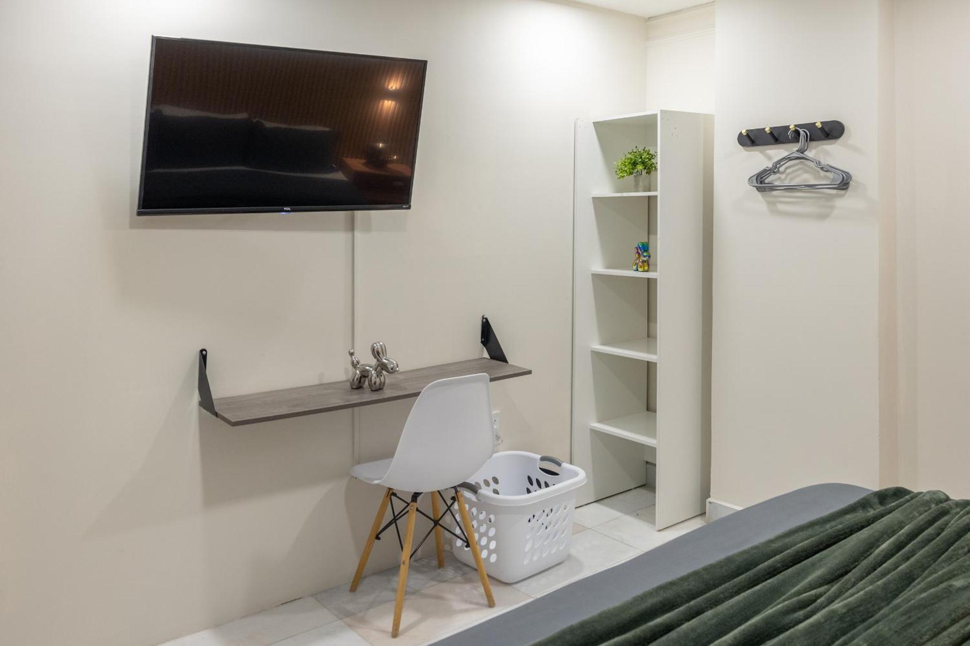 Posh Polanco Tvs And Desks In Each Holiday home