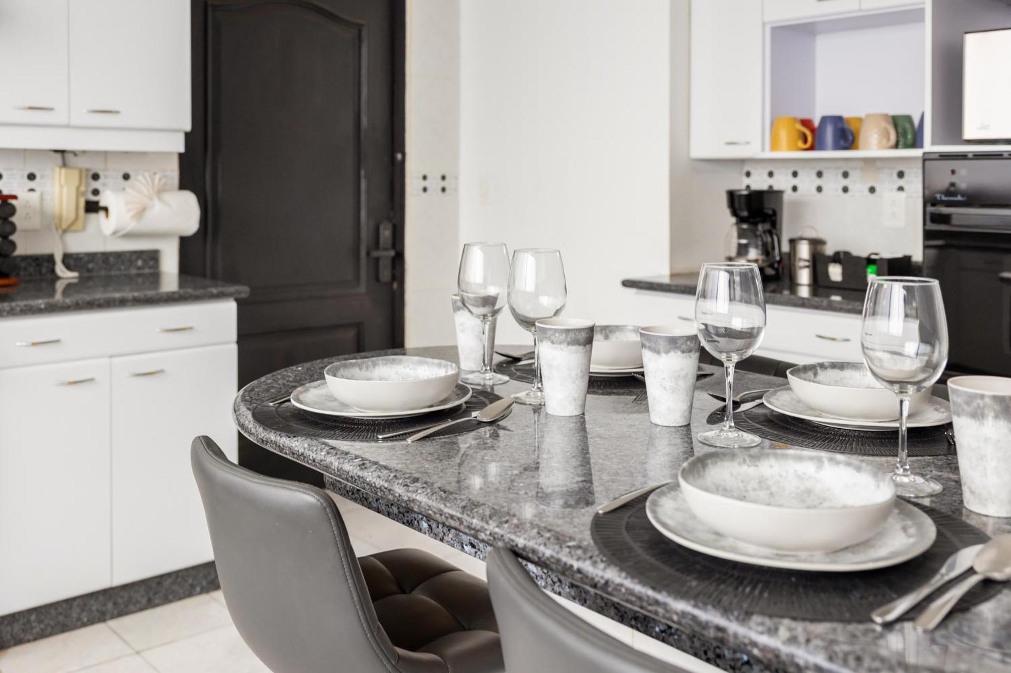 Posh Polanco Tvs And Desks In Each * Mexico City