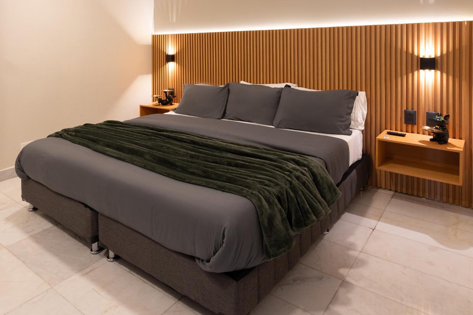 Posh Polanco Tvs And Desks In Each Vakantiehuis