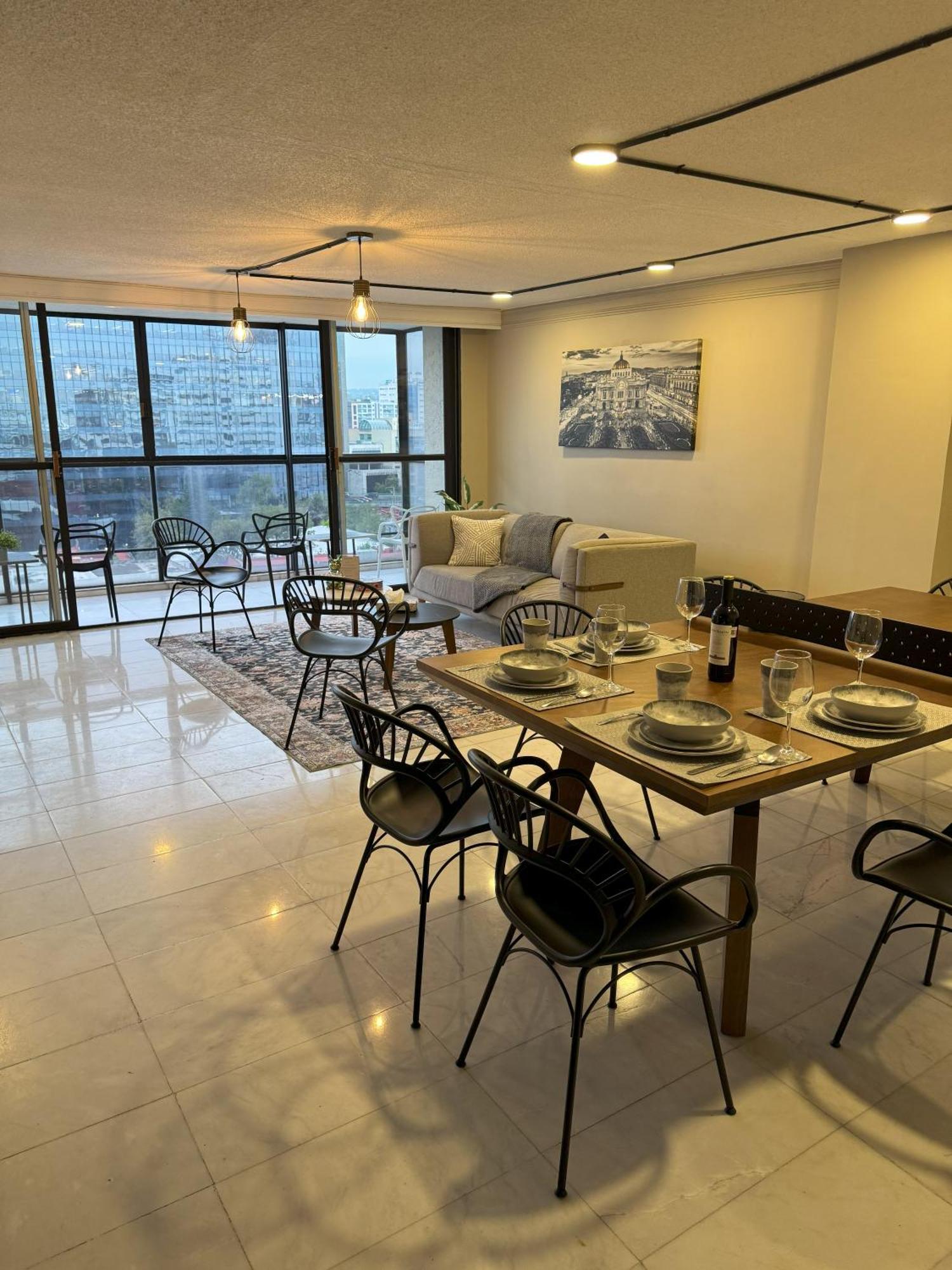 Posh Polanco Tvs And Desks In Each Vakantiehuis Mexico-stad